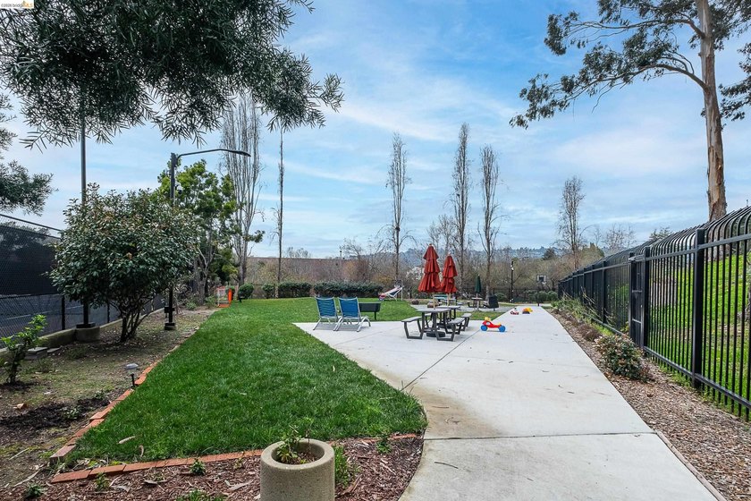 Welcome home to this beautifully updated 2-bedroom, 2-bath - photo 33