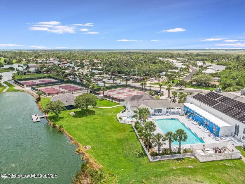 Enjoy relaxed Florida living in this charming 2-bedroom, 2-bath - photo 35