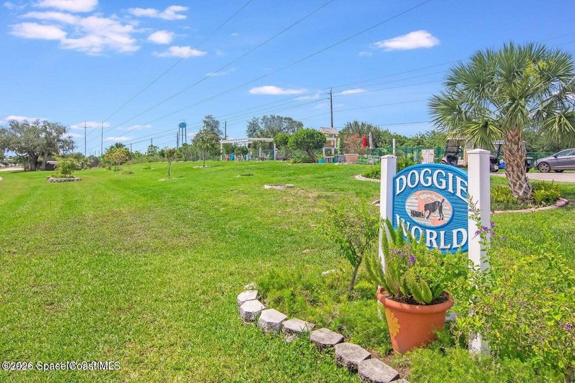 Enjoy relaxed Florida living in this charming 2-bedroom, 2-bath - photo 36