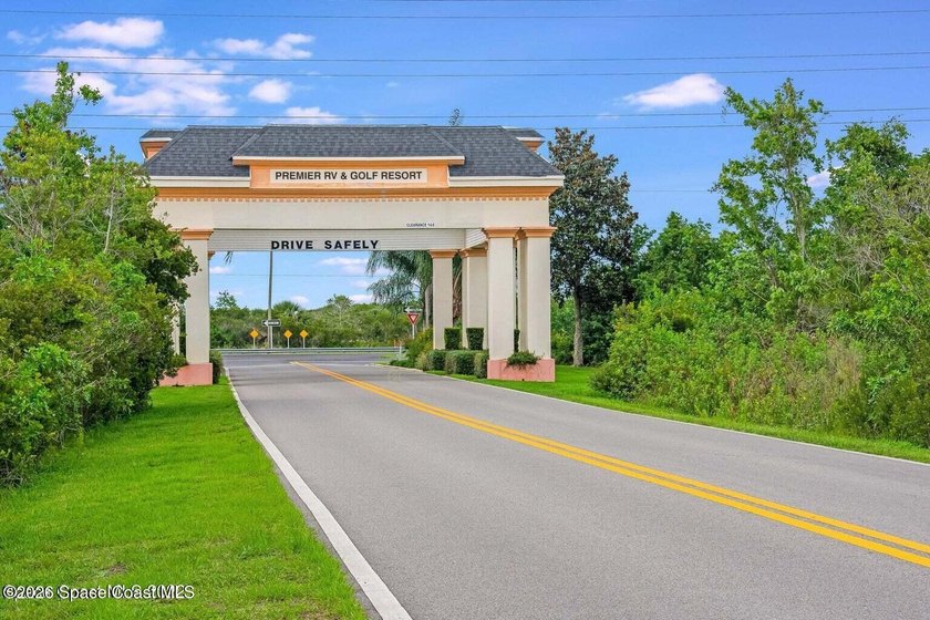 Enjoy relaxed Florida living in this charming 2-bedroom, 2-bath - photo 37