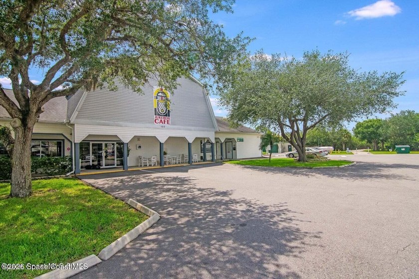 Enjoy relaxed Florida living in this charming 2-bedroom, 2-bath - photo 43