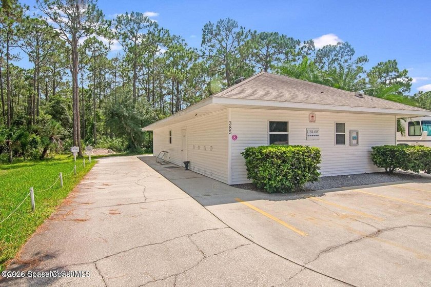 Enjoy relaxed Florida living in this charming 2-bedroom, 2-bath - photo 45