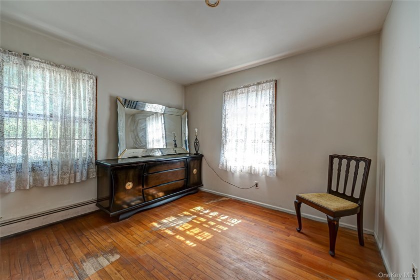 Bring your vision to this rare Huntington Village find! 6 - photo 8