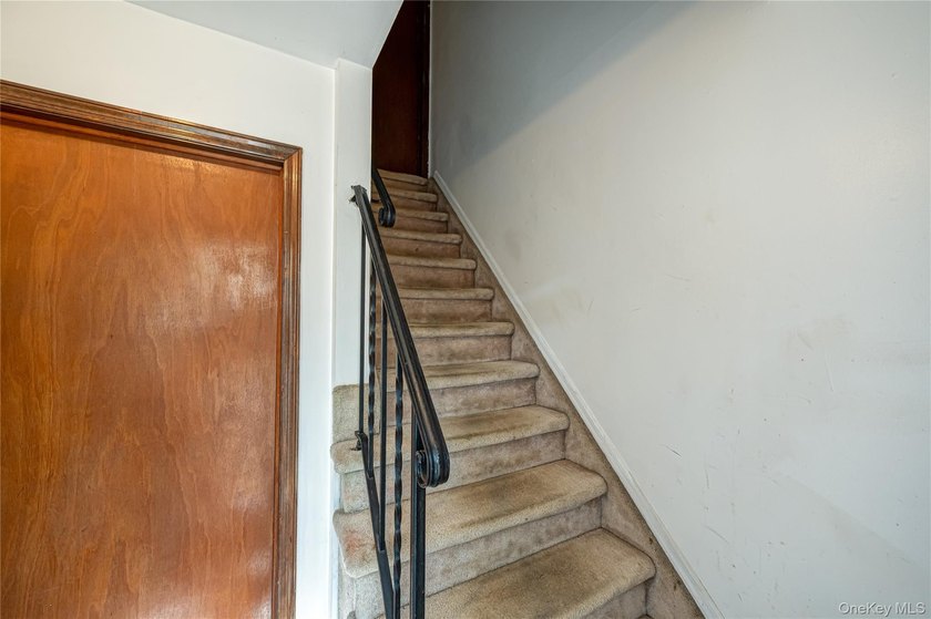 Bring your vision to this rare Huntington Village find! 6 - photo 10