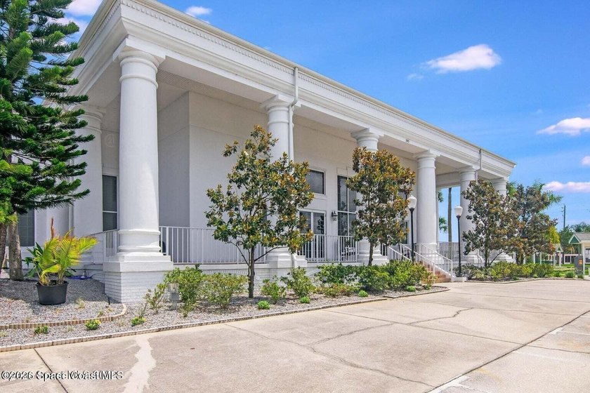 Enjoy relaxed Florida living in this charming 2-bedroom, 2-bath - photo 50