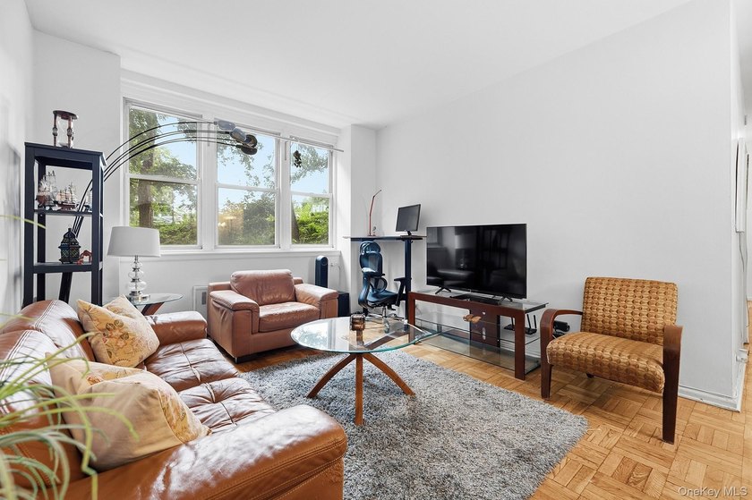 Spacious two-bedroom conveniently located on a dead-end - photo 5