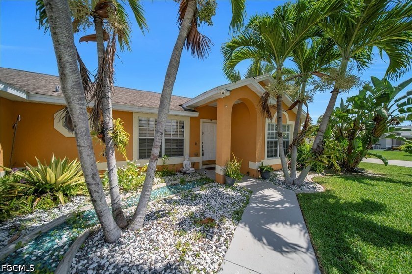 Welcome to this beautifully maintained 4-bedroom, 2-bathroom - photo 8
