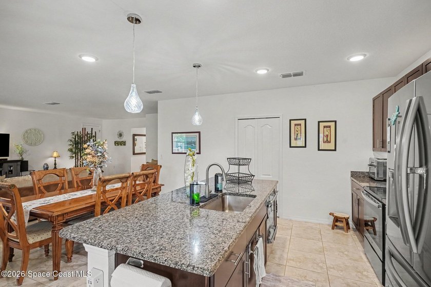 Beautifully maintained 2020-built home loaded with upgrades! - photo 13