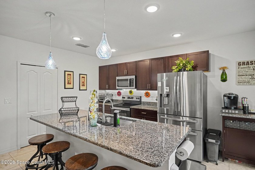 Beautifully maintained 2020-built home loaded with upgrades! - photo 14