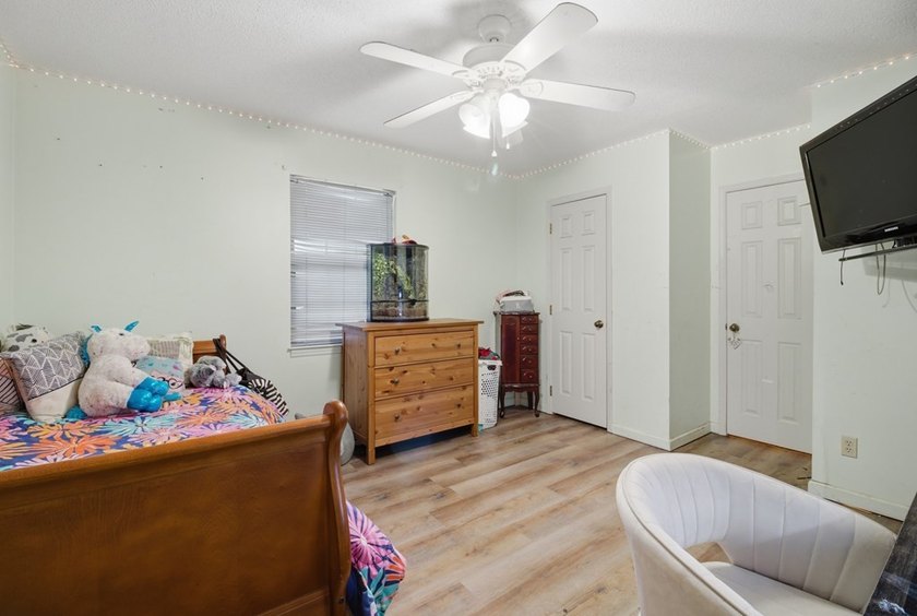 Nestled on approximately 36.5 acres in Gordon, Alabama, this - photo 16