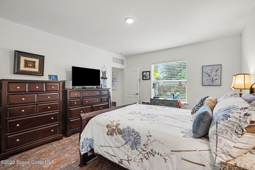 Beautifully maintained 2020-built home loaded with upgrades! - photo 23