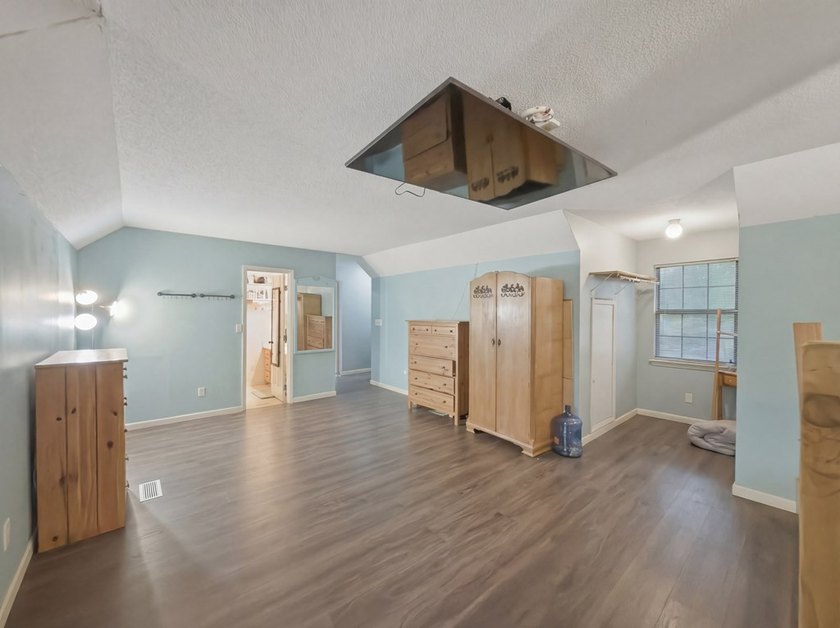 Nestled on approximately 36.5 acres in Gordon, Alabama, this - photo 24