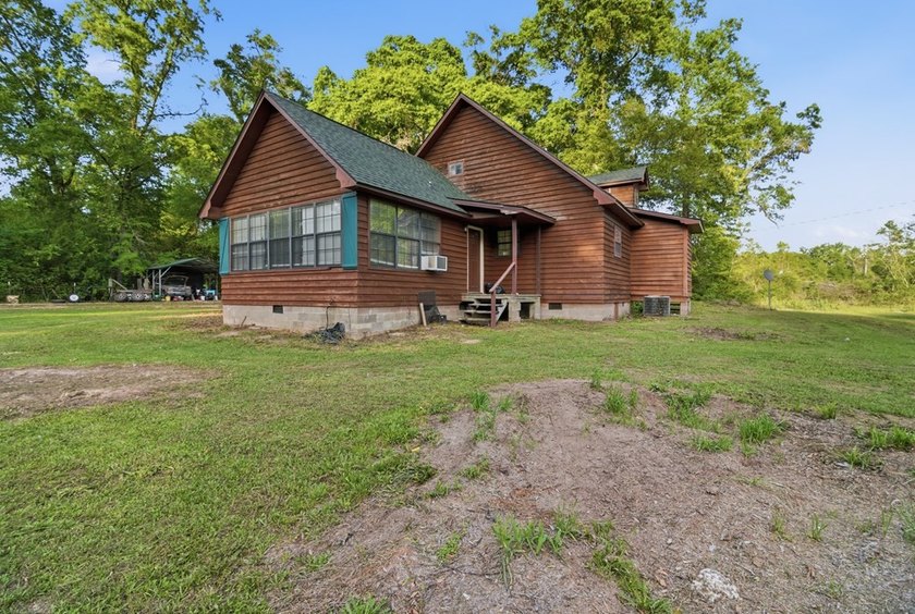 Nestled on approximately 36.5 acres in Gordon, Alabama, this - photo 34