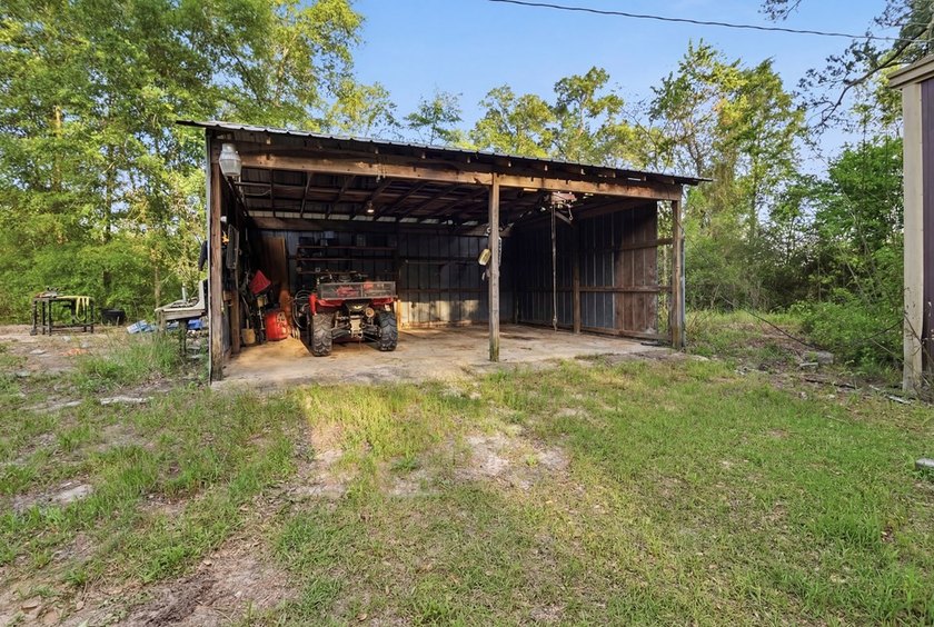 Nestled on approximately 36.5 acres in Gordon, Alabama, this - photo 37
