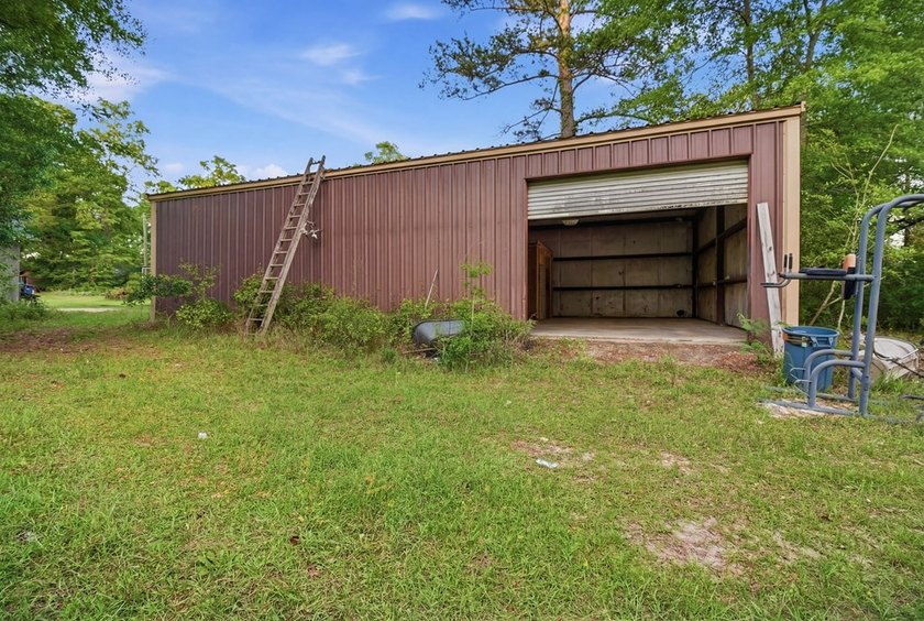Nestled on approximately 36.5 acres in Gordon, Alabama, this - photo 40