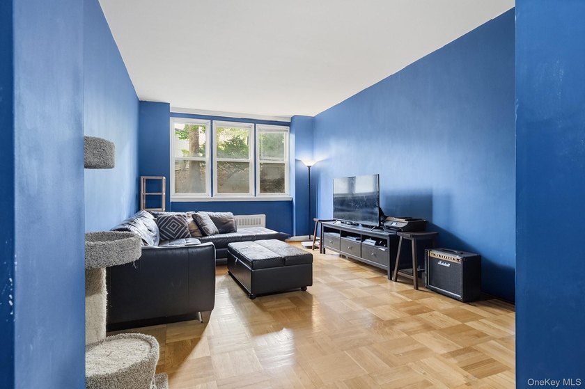 Spacious two-bedroom conveniently located on a dead-end - photo 2