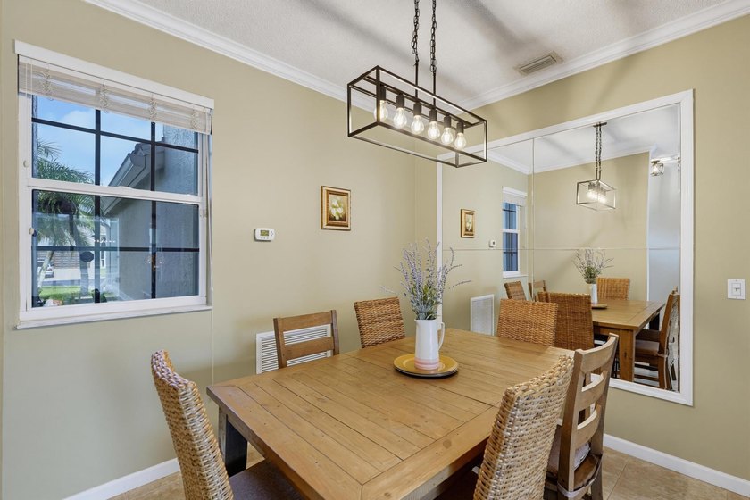Beautifully maintained 5-bedroom, 3-bathroom home with a 3-car - photo 16