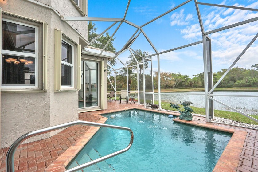 Beautifully maintained 5-bedroom, 3-bathroom home with a 3-car - photo 29