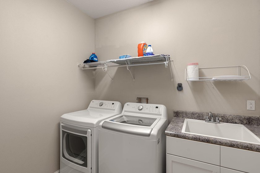 Come check out this custom-built Randy Wise home featuring a - photo 30