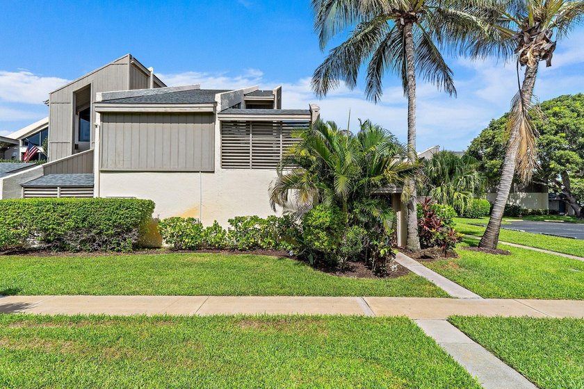 Welcome to this beautifully renovated Sealofter, ideally located - photo 31