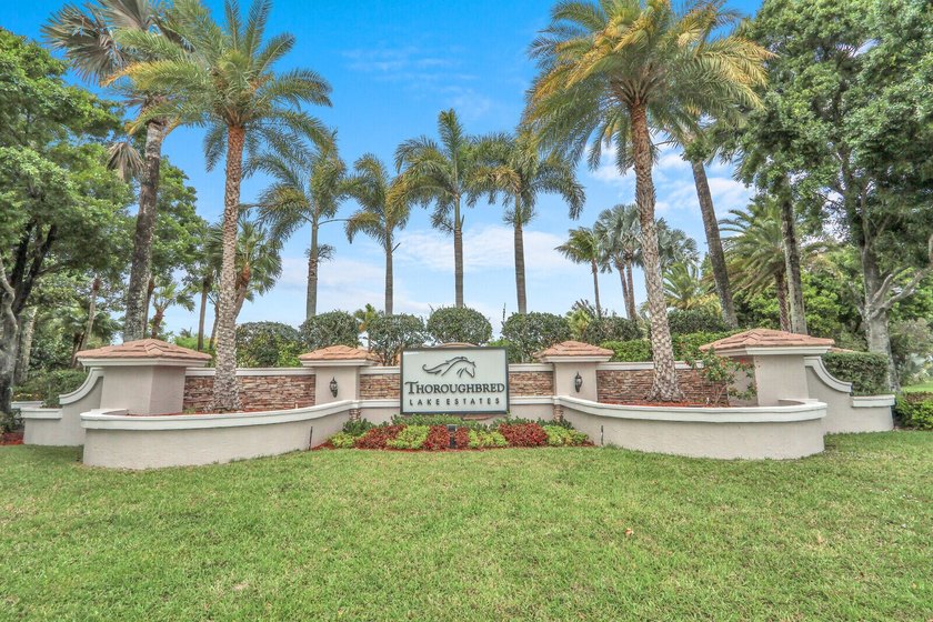 Beautifully maintained 5-bedroom, 3-bathroom home with a 3-car - photo 35