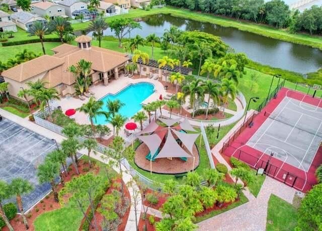 Beautifully maintained 5-bedroom, 3-bathroom home with a 3-car - photo 43