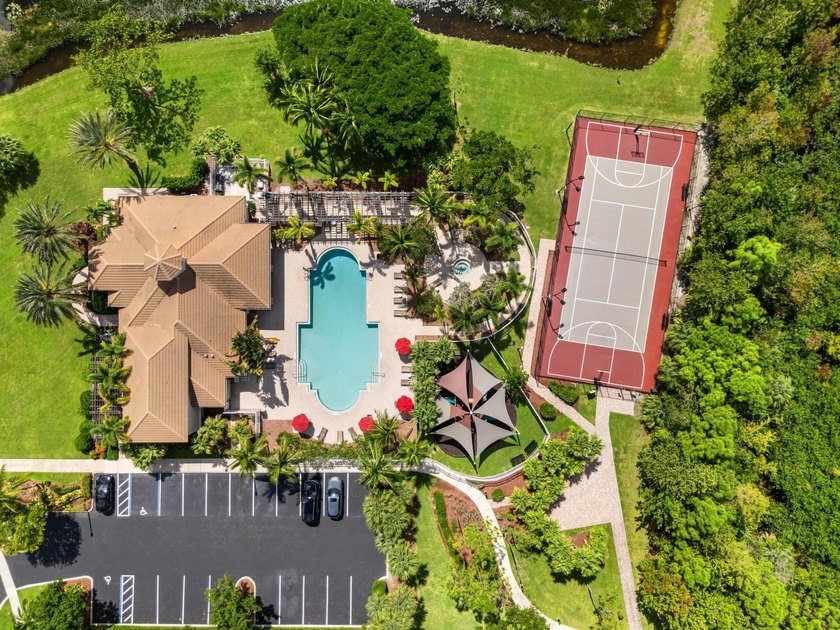 Beautifully maintained 5-bedroom, 3-bathroom home with a 3-car - photo 49