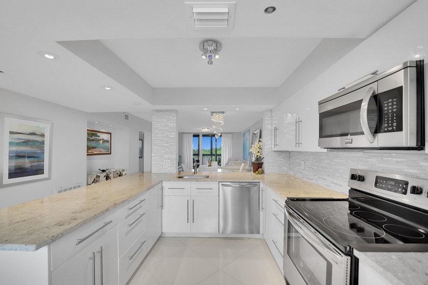 Bright and beautifully updated 3-bedroom residence located on - photo 20