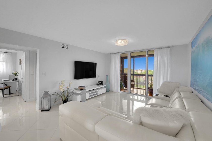 Bright and beautifully updated 3-bedroom residence located on - photo 26