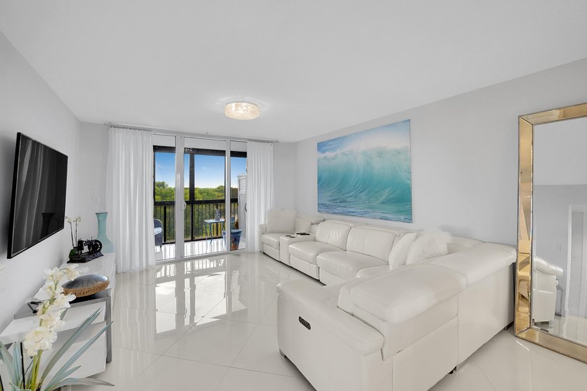 Bright and beautifully updated 3-bedroom residence located on - photo 28