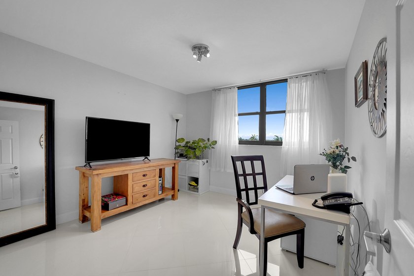 Bright and beautifully updated 3-bedroom residence located on - photo 33