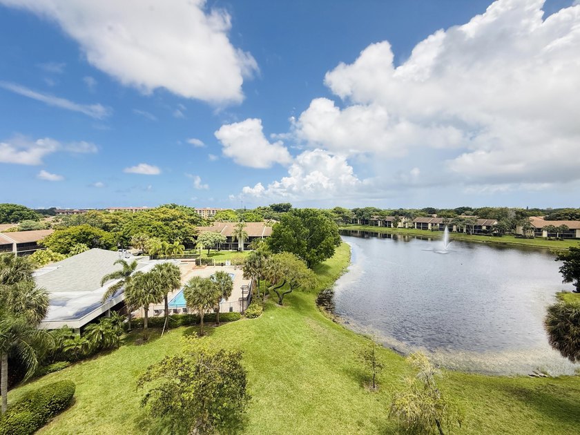 Bright and beautifully updated 3-bedroom residence located on - photo 49