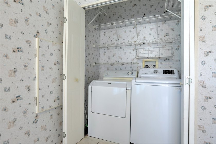 REDUCED PRICE with Motivated Seller, Open floor plan comfortable - photo 31