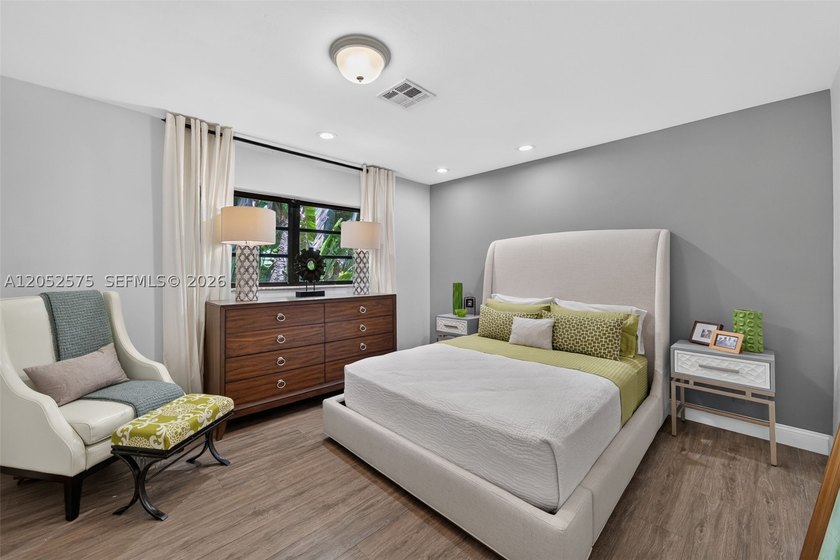 Originally designed with remarkable architectural character - photo 31
