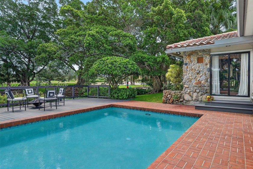 Originally designed with remarkable architectural character - photo 33