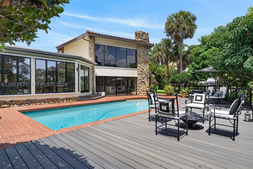 Originally designed with remarkable architectural character - photo 35