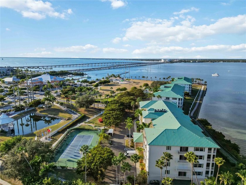 Beautiful 3-bedroom, 2-bath condominium located in the highly - photo 46