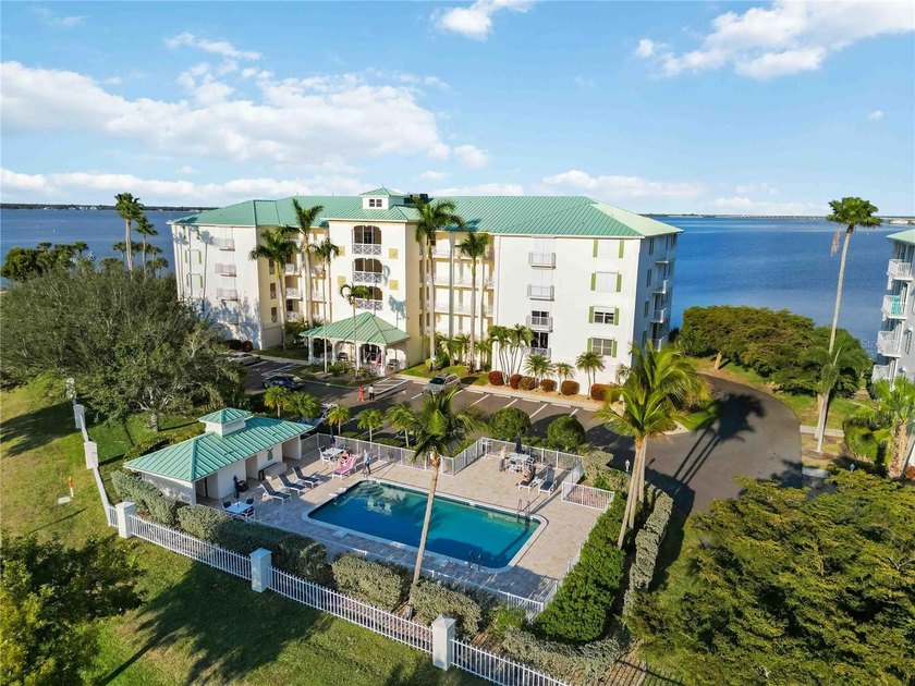 Beautiful 3-bedroom, 2-bath condominium located in the highly - photo 49