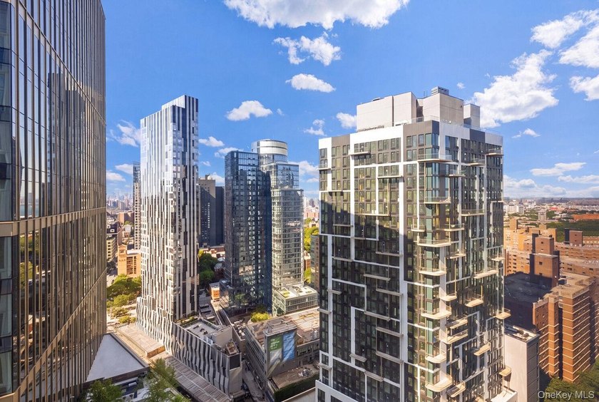 Spacious One-Bedroom with Floor-to-Ceiling Windows &amp; Open - photo 8