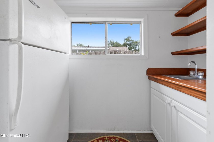 Adorable 1960's cottage in the heart of the Historic District of - photo 22