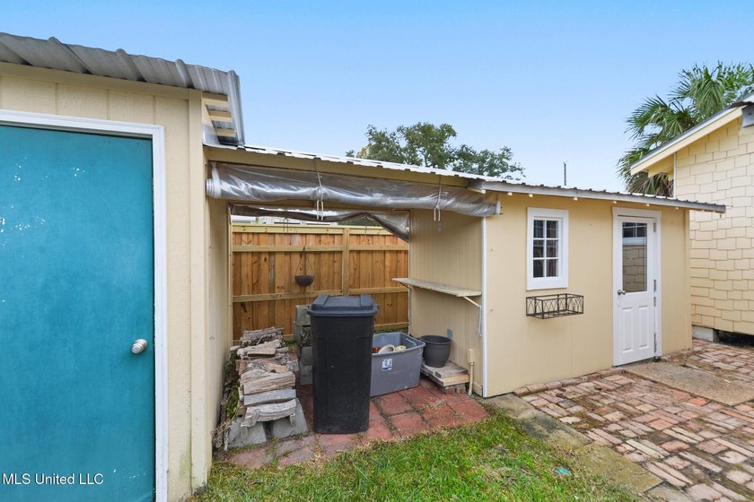 Adorable 1960's cottage in the heart of the Historic District of - photo 23