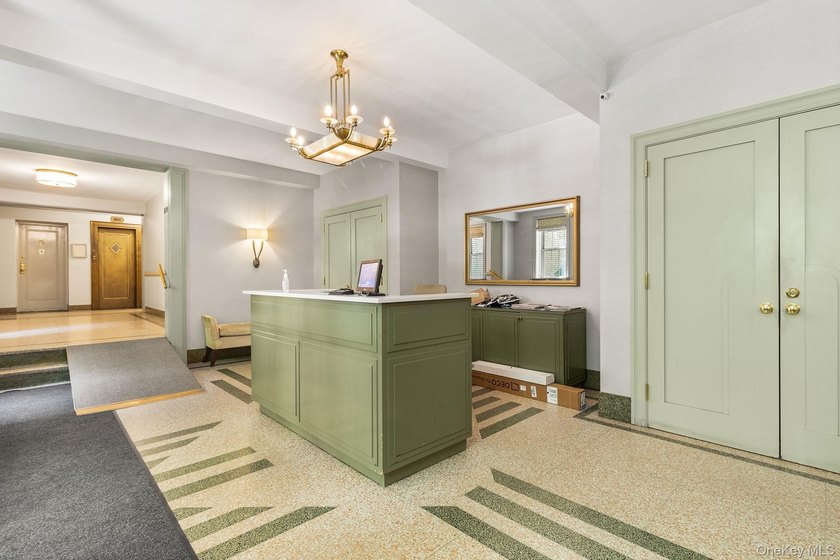 Welcome to 75 Bank Street, a charming prewar Art Deco - photo 3
