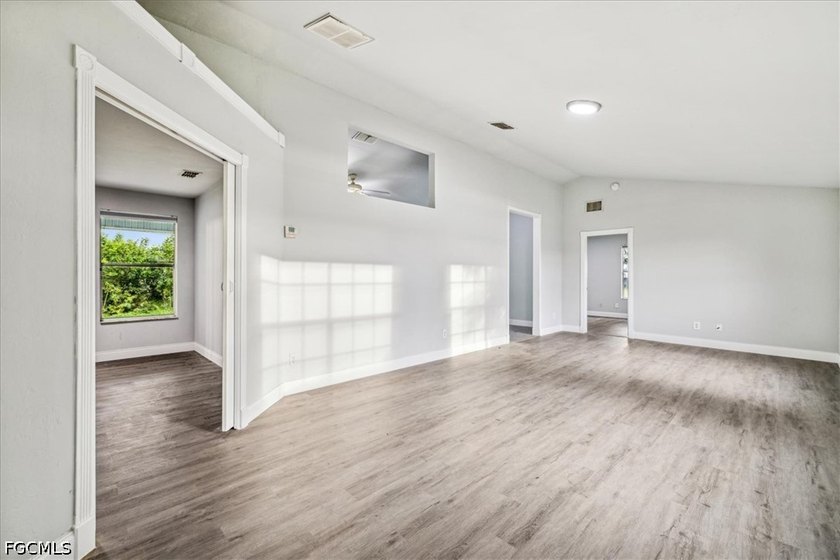This Single Family home offer 3-bedroom, 2-bathroom located in - photo 4