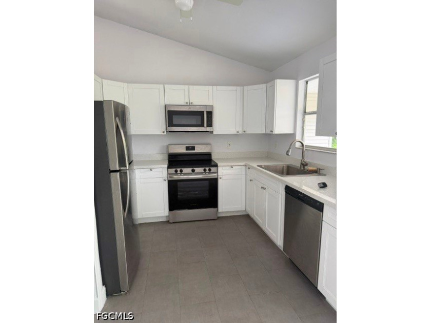 This Single Family home offer 3-bedroom, 2-bathroom located in - photo 6
