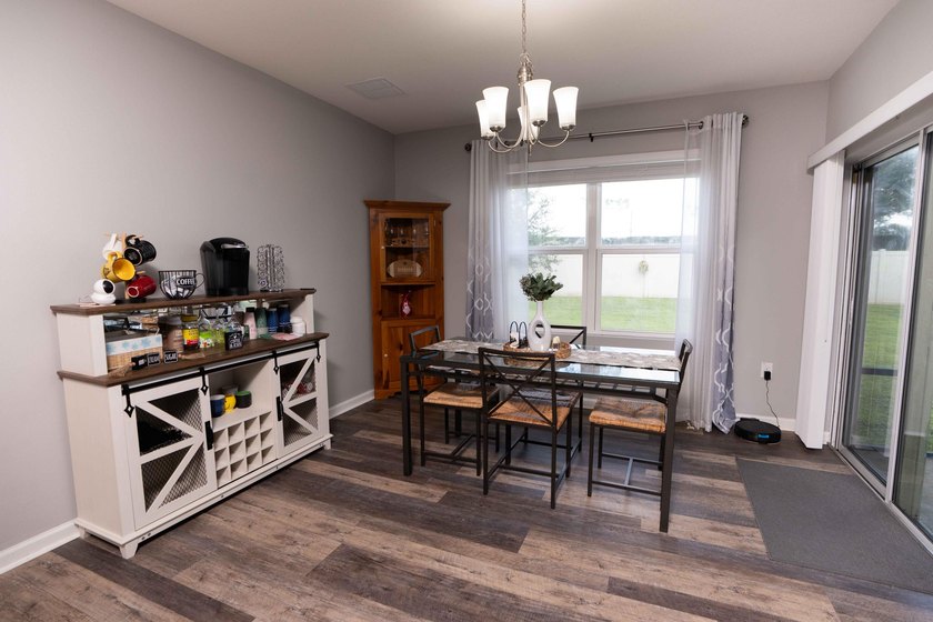 Welcome to Cobblestone! This beautiful 3 bedroom, 2 bathroom - photo 6