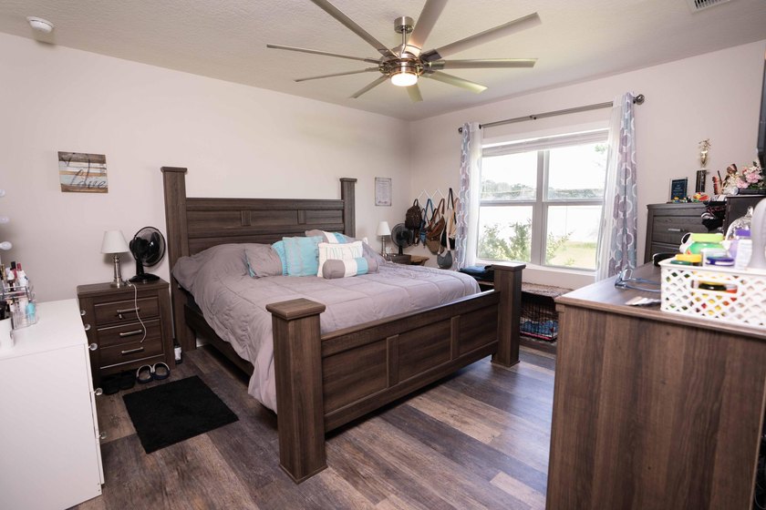 Welcome to Cobblestone! This beautiful 3 bedroom, 2 bathroom - photo 9