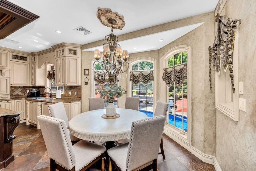 Welcome to this masterfully designed, full-brick custom estate - photo 16