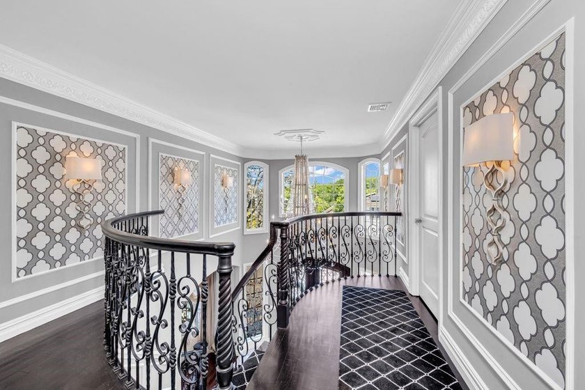 Welcome to this masterfully designed, full-brick custom estate - photo 21