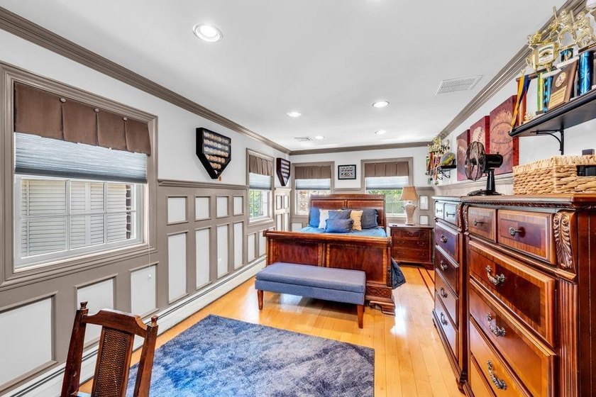 Welcome to this masterfully designed, full-brick custom estate - photo 25