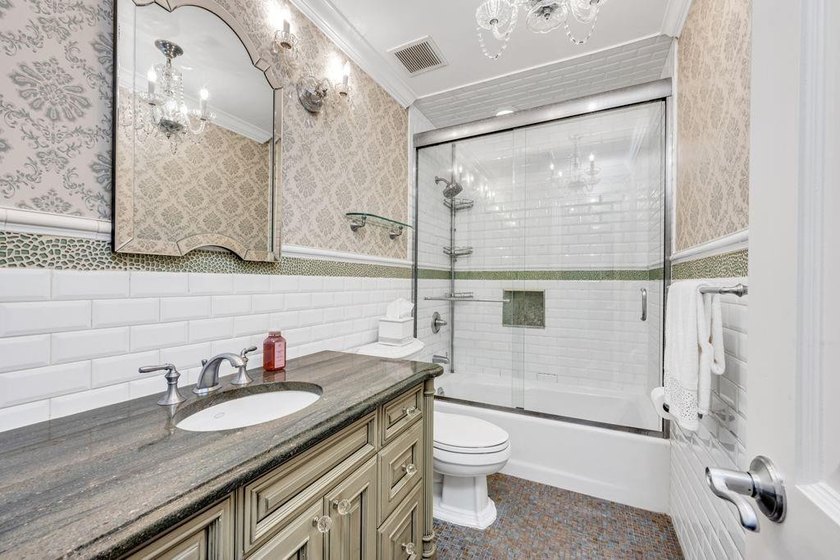 Welcome to this masterfully designed, full-brick custom estate - photo 27